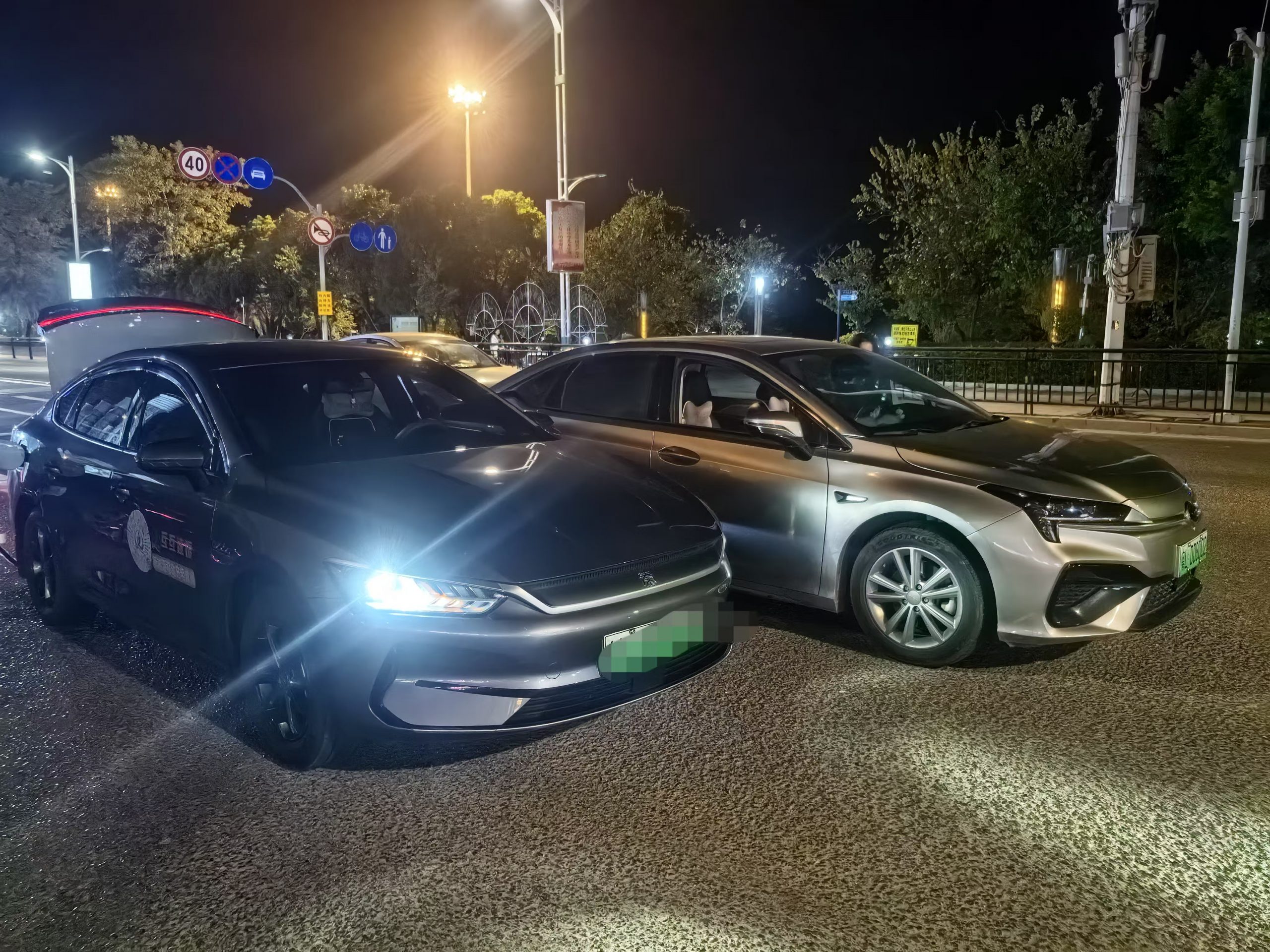 离充电站不到300米，充电师正在充电